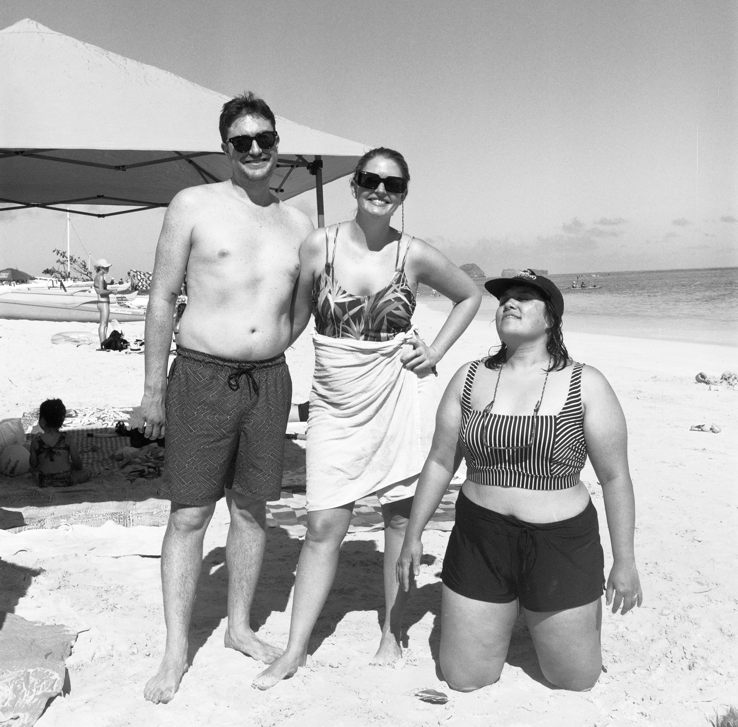 MATT AND LAUREN AND DANA POSE ON THE BEACH IN LANIKAI