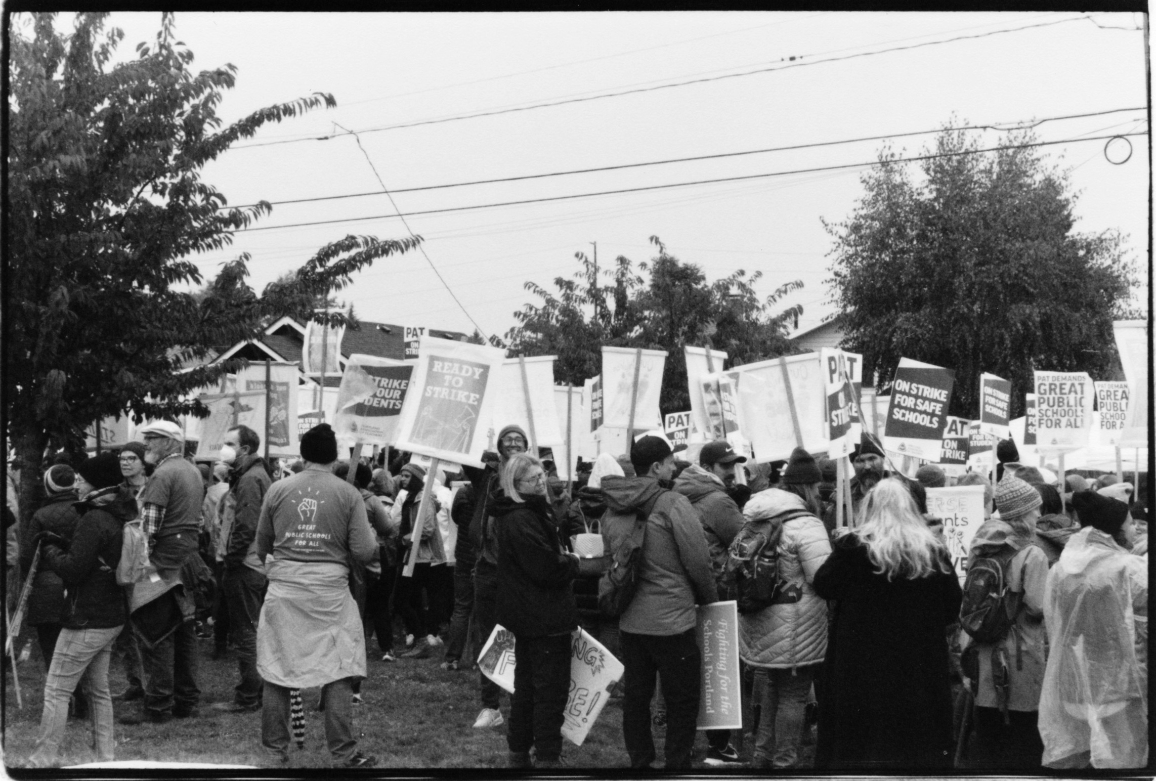 A BLACK AND WHITE PHOTO OF A CROWD OF PAT MEMBERS WITH PICKET SIGNS